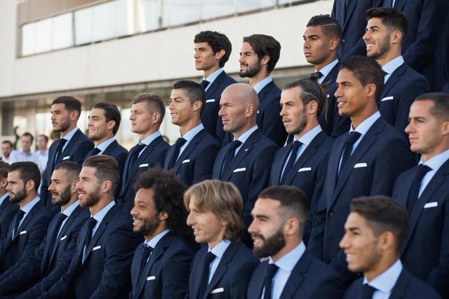 罗马诺：巴萨冬季不太可能重金引进中卫，埃永一直是考察对象（罗马诺：巴萨冬窗难砸重金签中卫，埃永仍在重点考察名单）