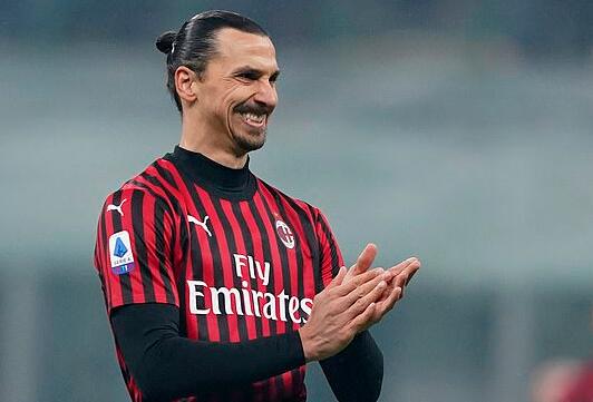 木塔力甫：邵导一直鼓励我们要有更高的目标、要前往欧洲发展（木塔力甫：邵导鼓励我们志在高远，进军欧洲）