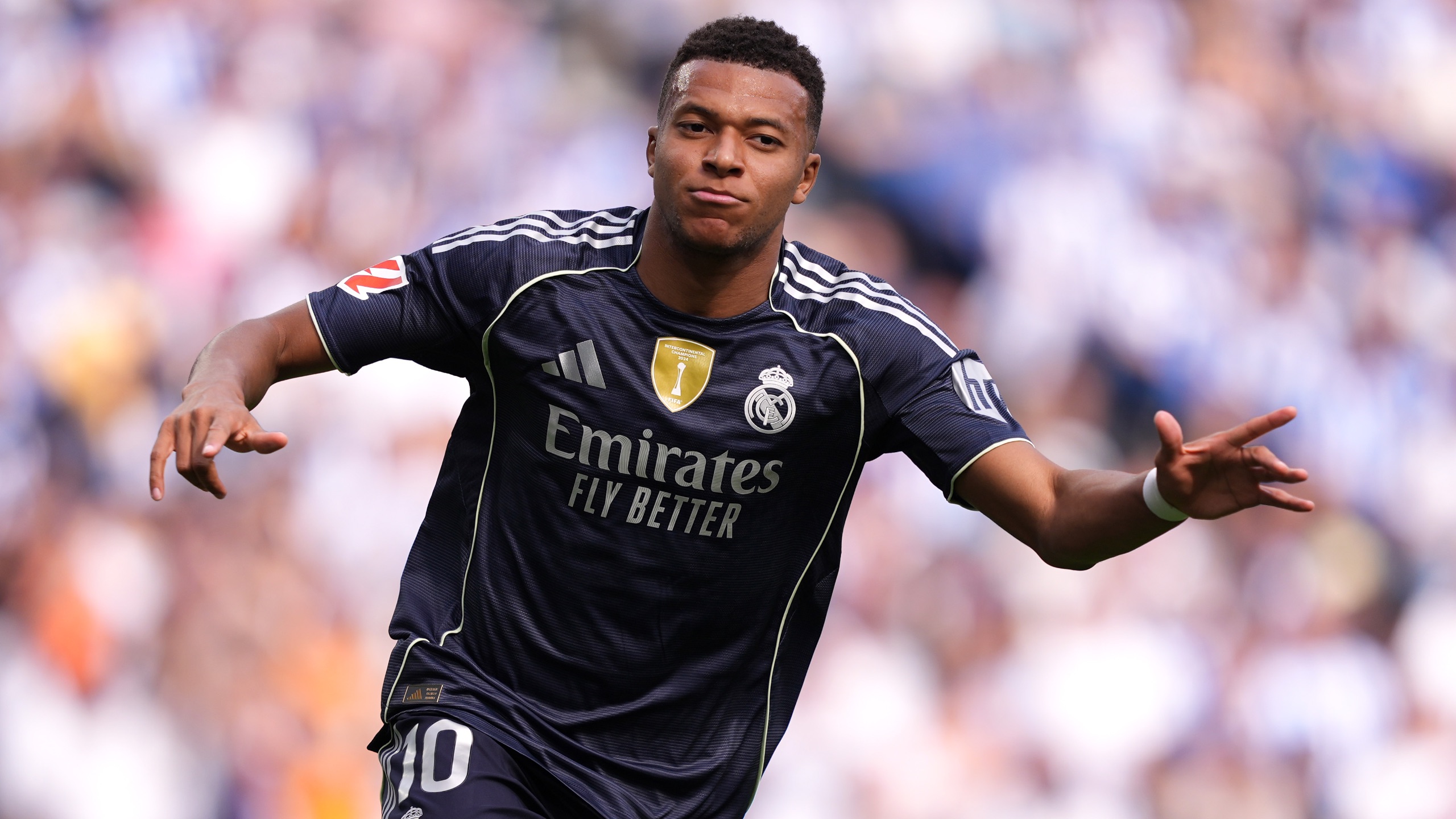 官方：诺丁汉森林签下博洛尼亚前锋恩多耶，据悉转会费4200万欧（诺丁汉森林官宣从博洛尼亚引进前锋恩多耶，转会费约4200万欧元）