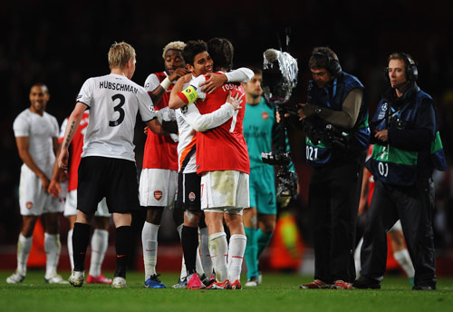 跟队：孙兴慜将留在韩国，以便于完成加盟洛杉矶的转会（随队记者：孙兴慜将留在韩国，以推进加盟洛杉矶的转会手续）