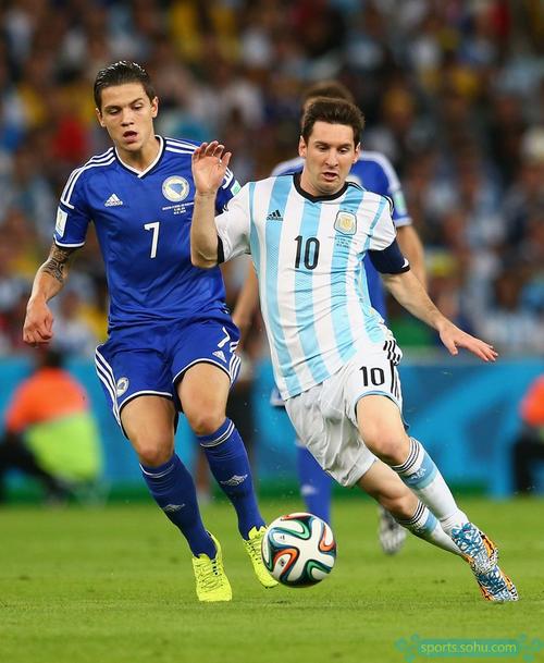 TA：阿森纳在关注雷恩后卫雅凯；塔帅不希望让一线队球员外租（TA：阿森纳盯上雷恩后卫雅凯；塔帅倾向留住一线队球员不外租）