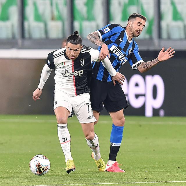 凯尔：我和施洛特贝克没矛盾；他的续约？在经济上我们尽全力（凯尔：与施洛特贝克无矛盾；续约事宜我们在财务上已尽全力）